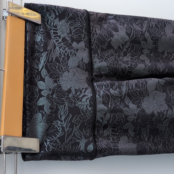 LULULEMON | Women's Black Iridescent Foil Wunder Under High-Rise 23" Leggings - Picture 5 of 9